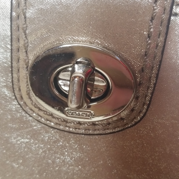 COACH GOLD METALLIC WALLET - Picture 2 of 7